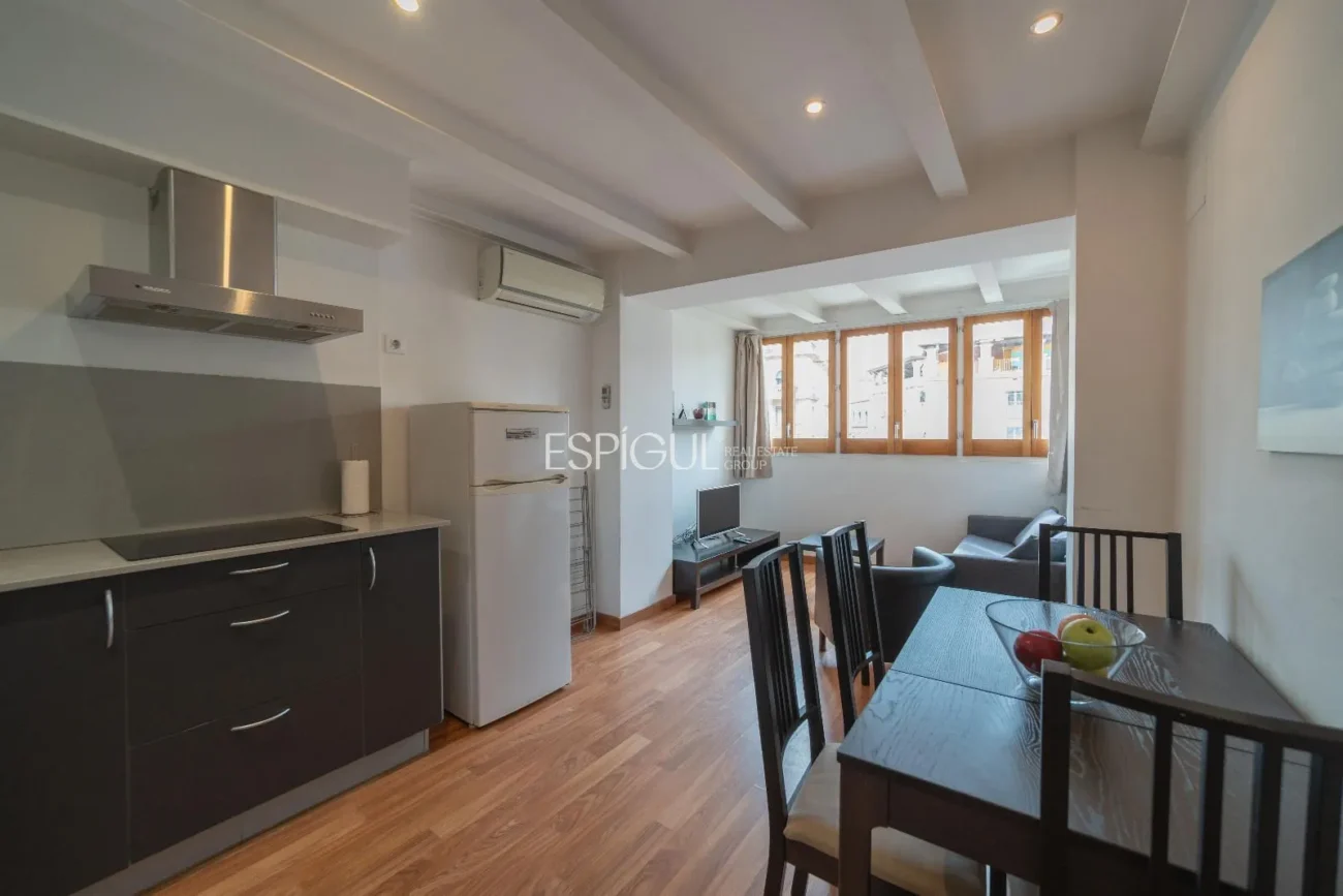 Bloque en venta en plena Rambla de Girona.