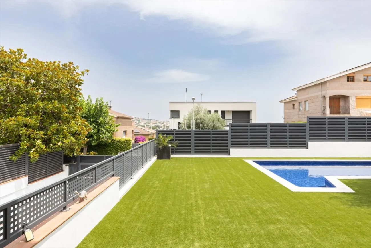 Schönes Haus mit 5 Schlafzimmern, Garten und Pool in Can Teixidó