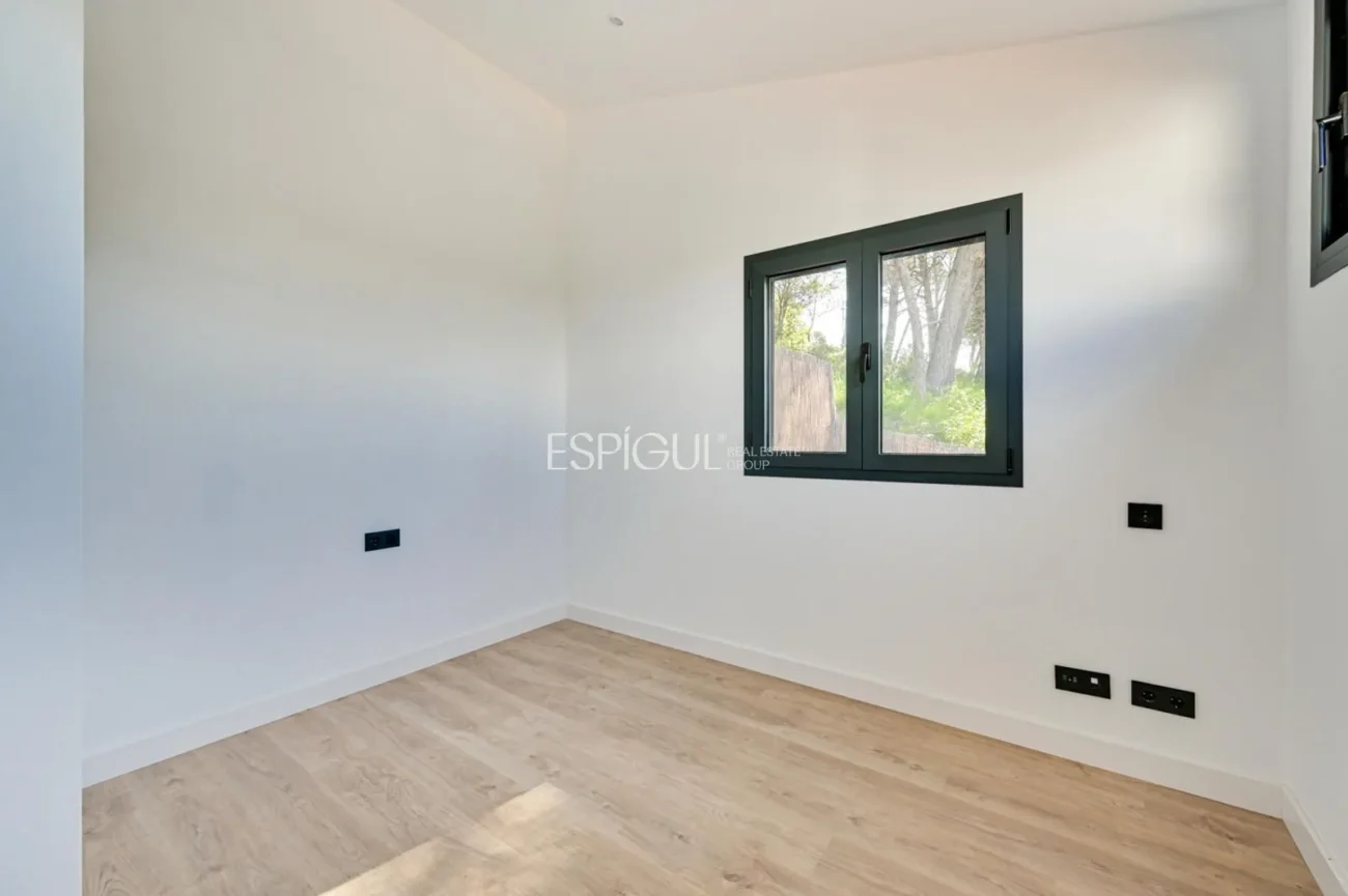 Belle maison neuve avec des vues spectaculaires à Vallromanes