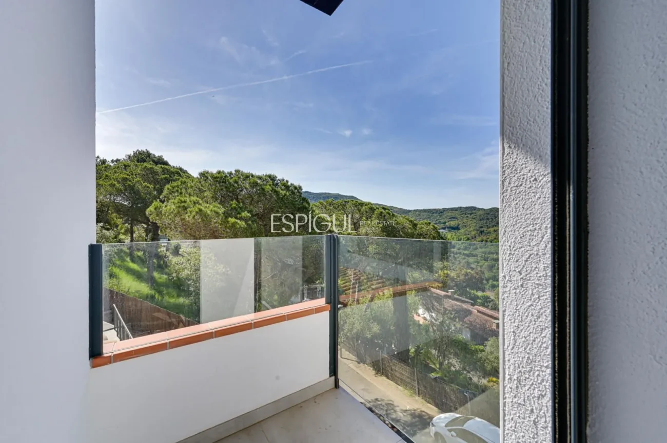 Belle maison neuve avec des vues spectaculaires à Vallromanes