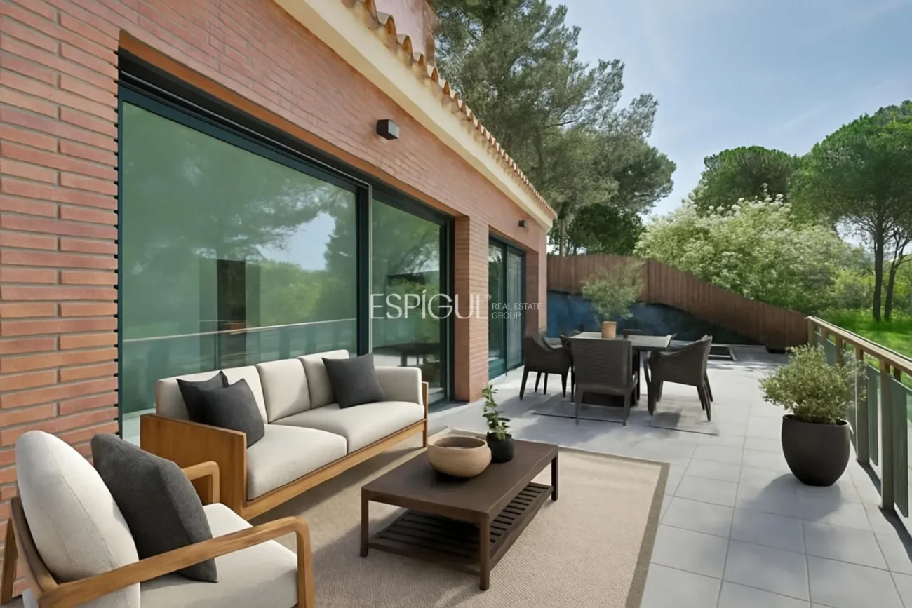 Beautiful New Construction House with Spectacular Views in Vallromanes.
