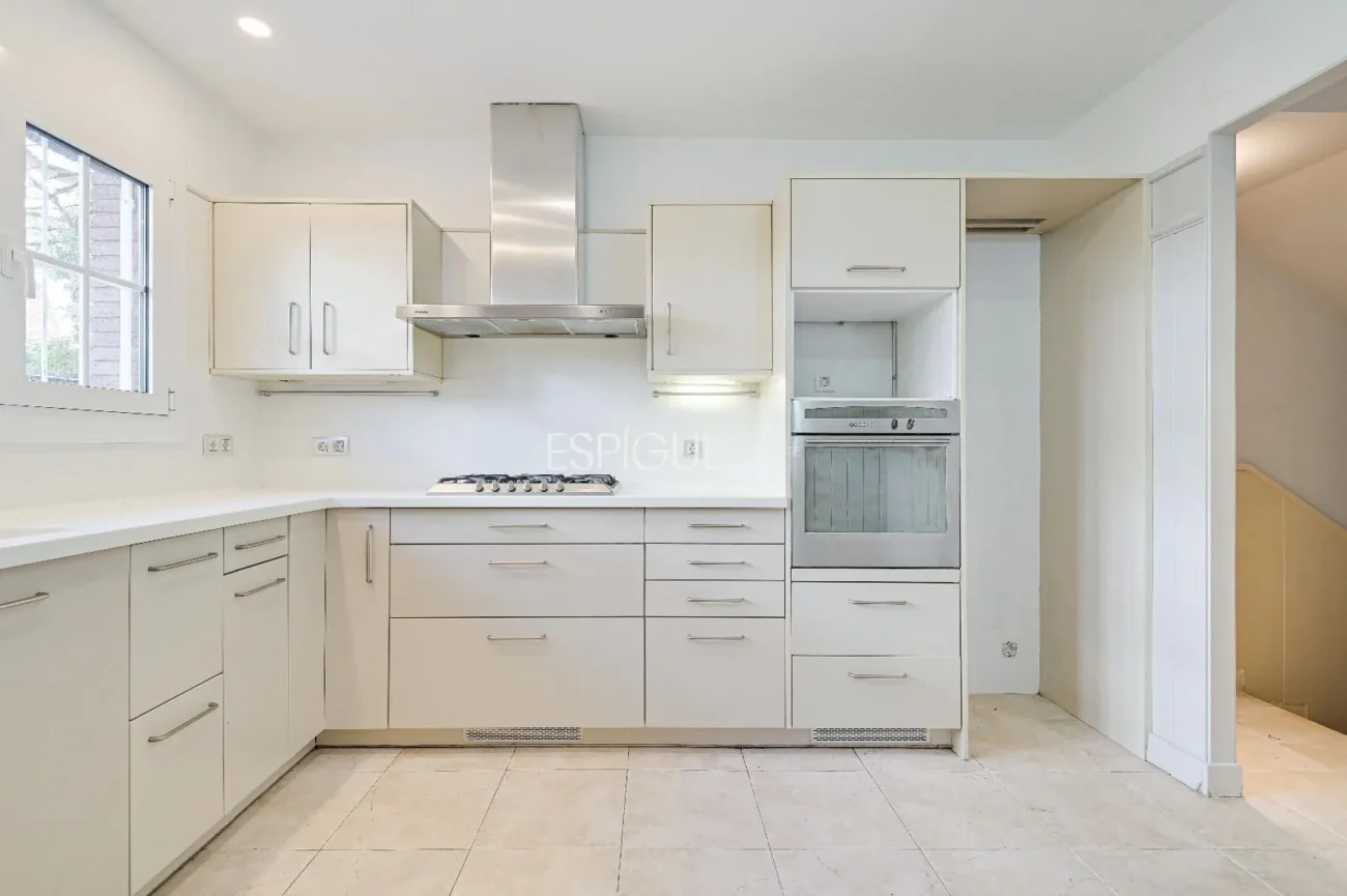 Townhouse for Sale in Eixample