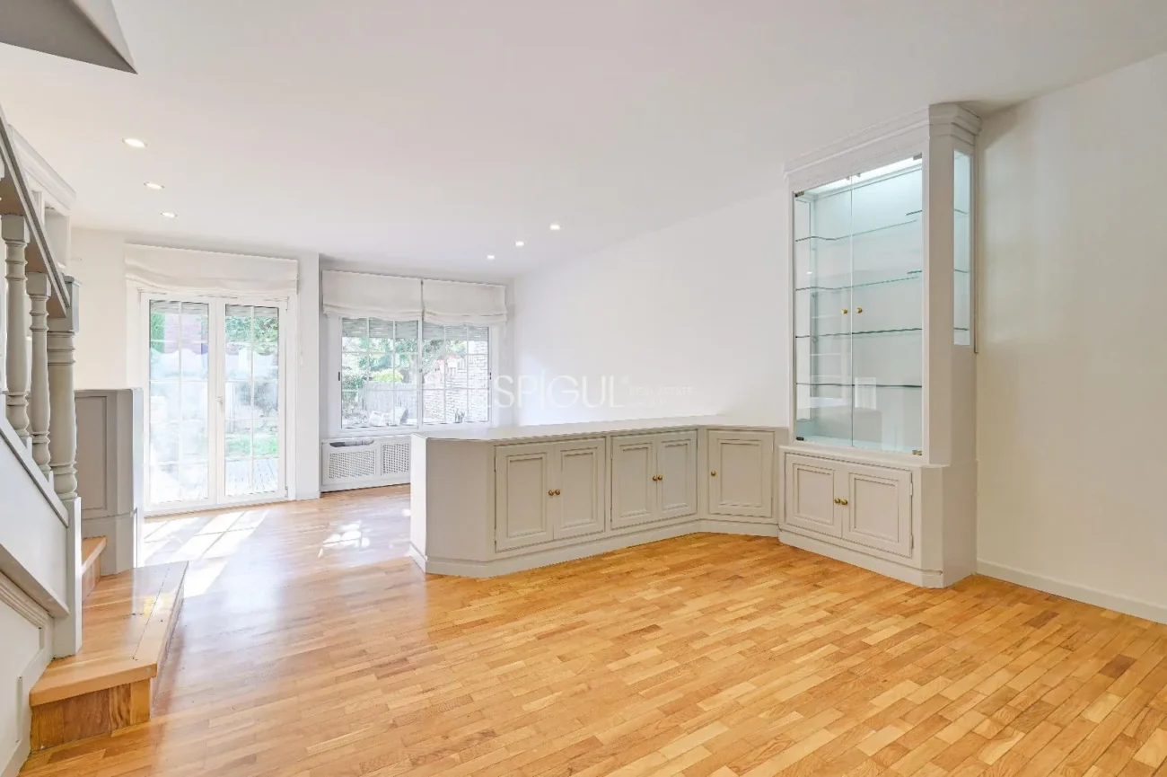 Townhouse for Sale in Eixample