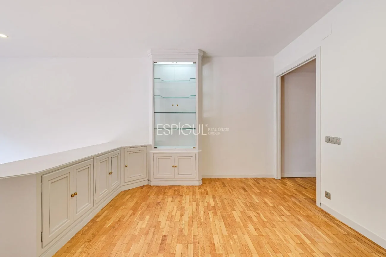 Townhouse for Sale in Eixample