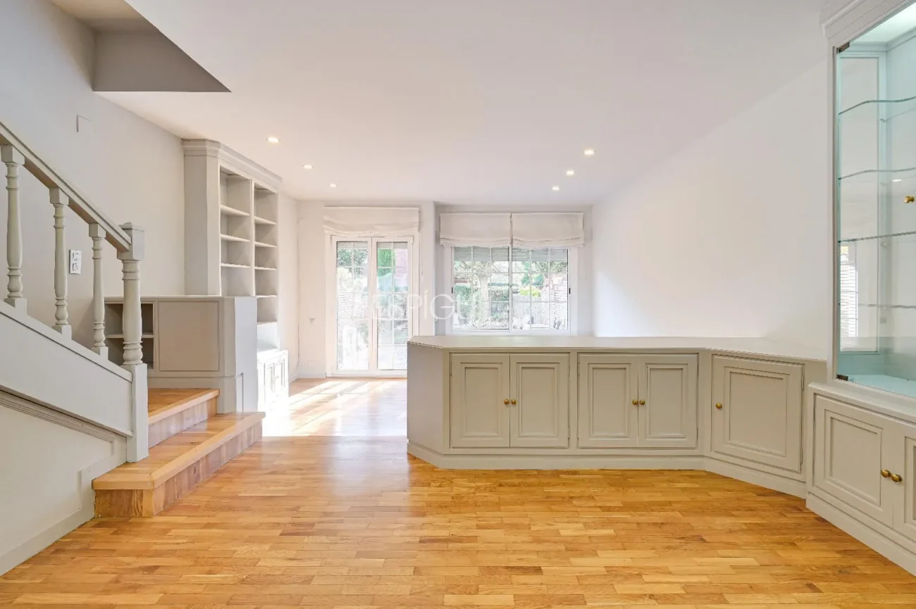 Townhouse for Sale in Eixample