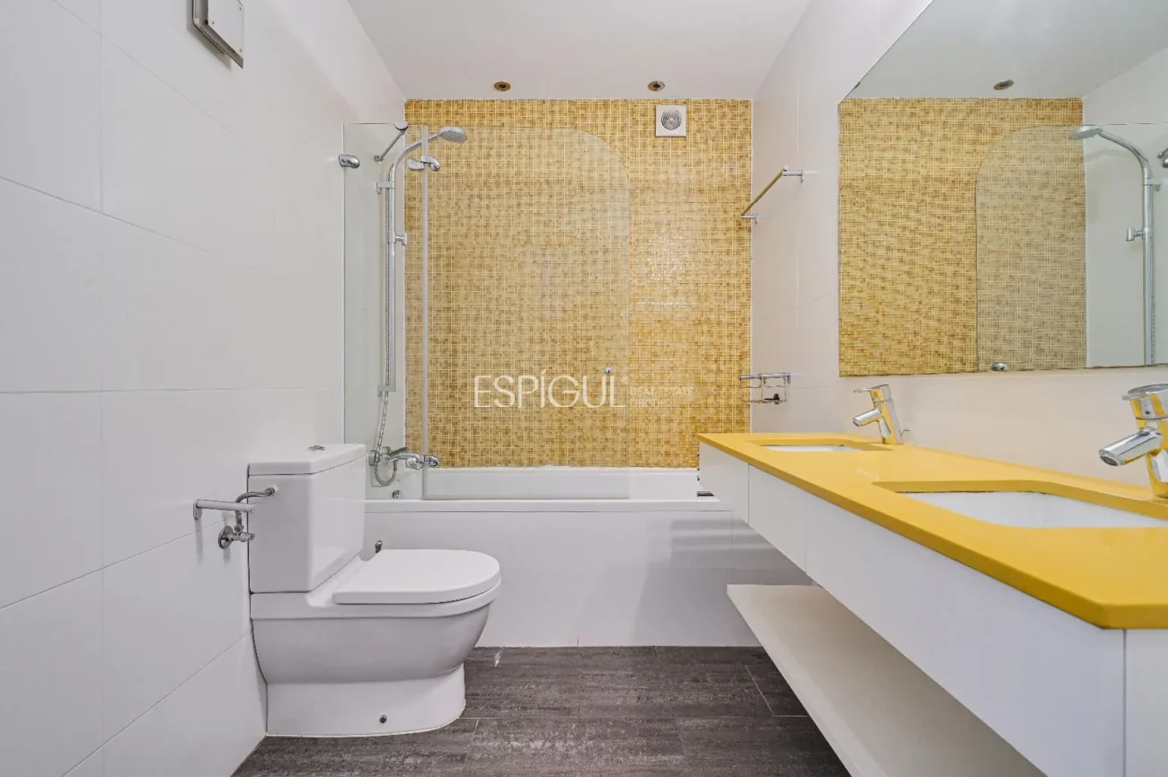 Townhouse for Sale in Eixample