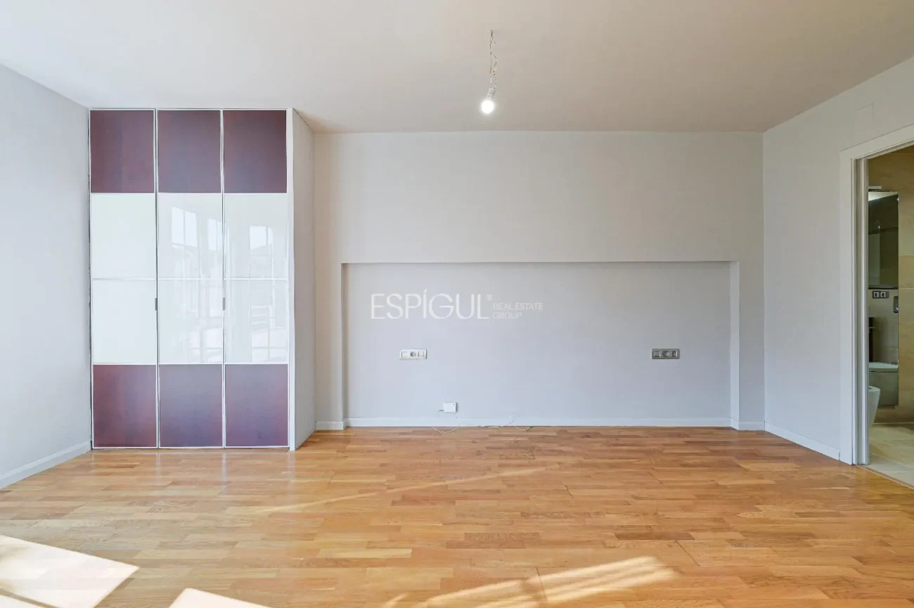 Townhouse for Sale in Eixample