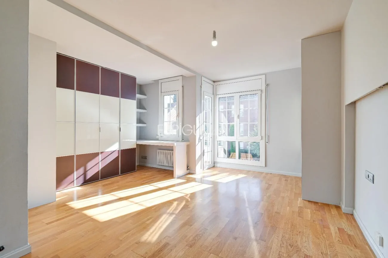 Townhouse for Sale in Eixample