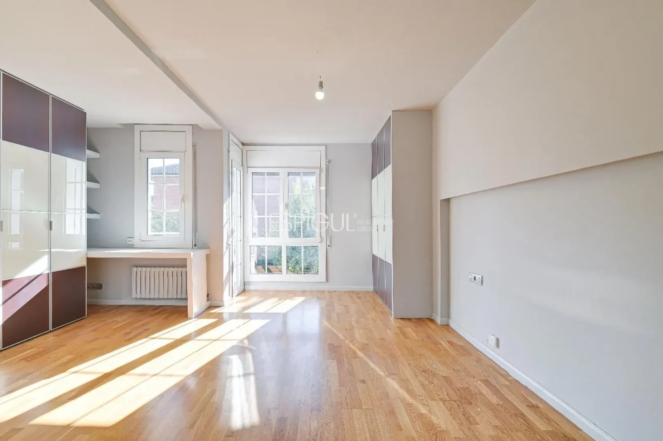 Townhouse for Sale in Eixample