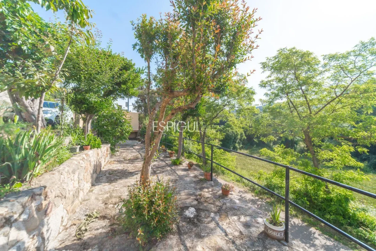 Casa amb jardí al barri de Sant Daniel de Girona