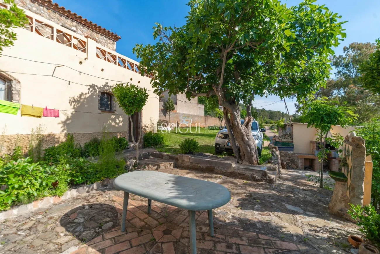 Casa con jardín en barrio de Sant Daniel de Girona
