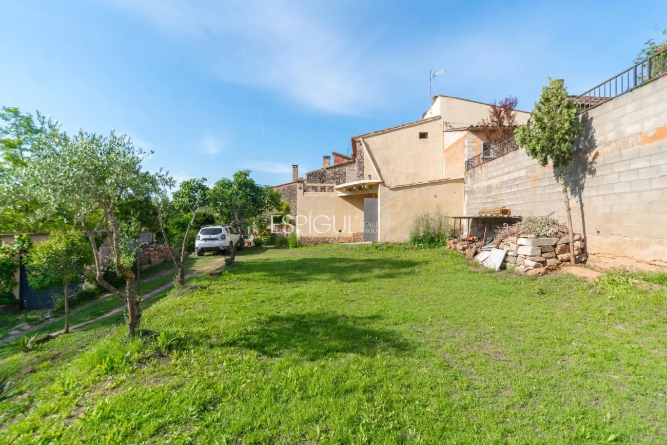Casa amb jardí al barri de Sant Daniel de Girona