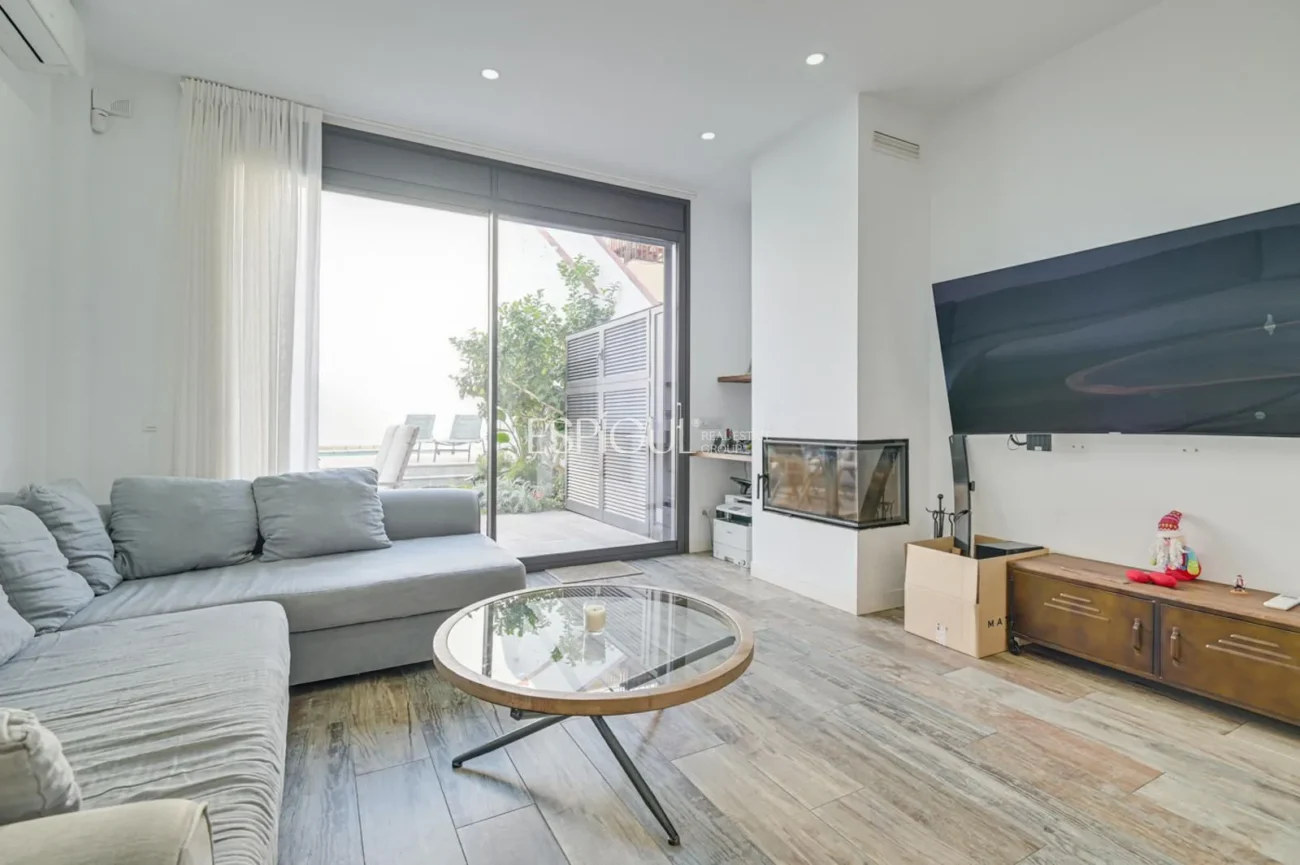 Haus mit Pool und Parkplatz im Zentrum von Mataró