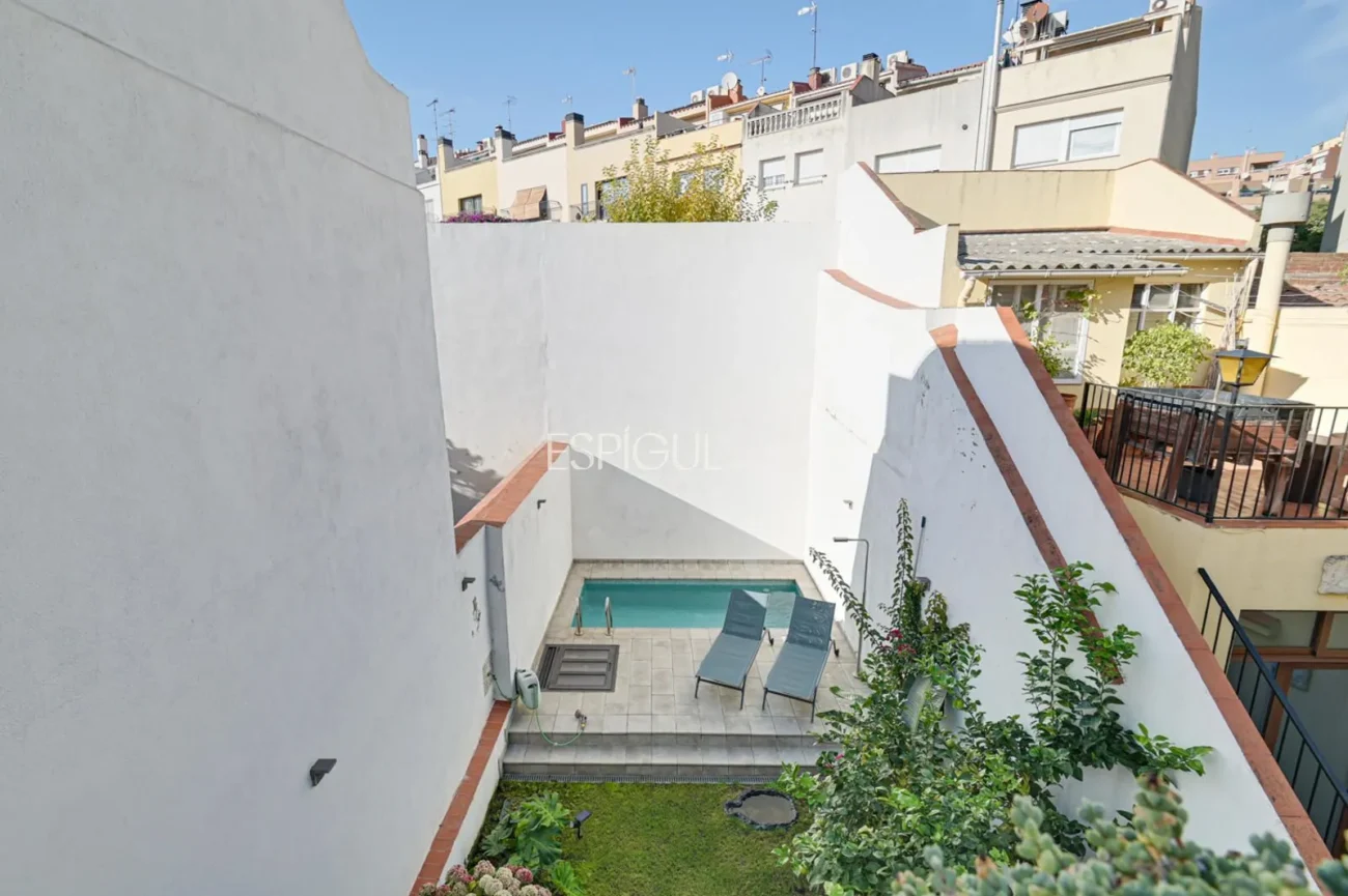 Haus mit Pool und Parkplatz im Zentrum von Mataró