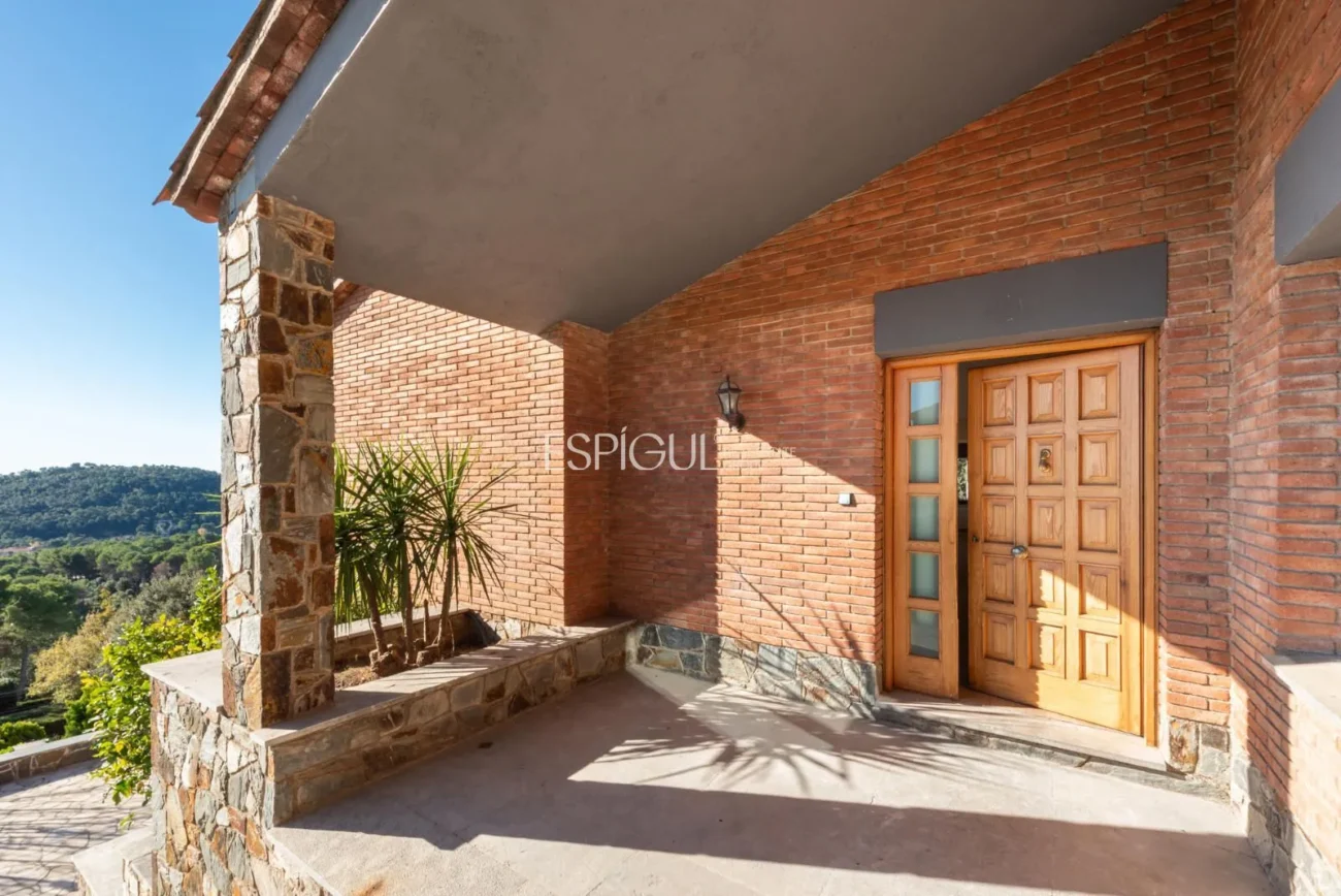 Casa en venta con vistas panorámicas en Cavall Bernat, Matadepera