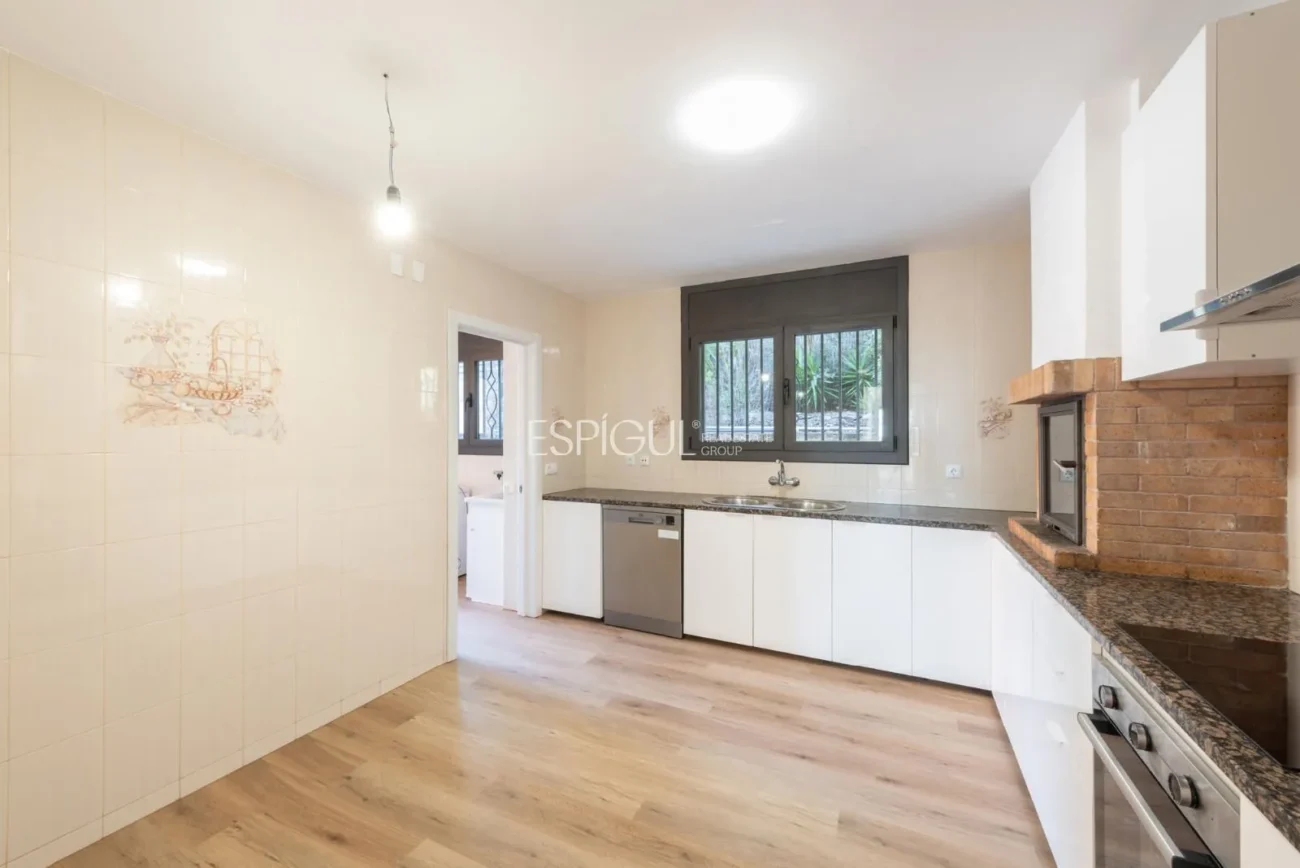 Casa en venta con vistas panorámicas en Cavall Bernat, Matadepera