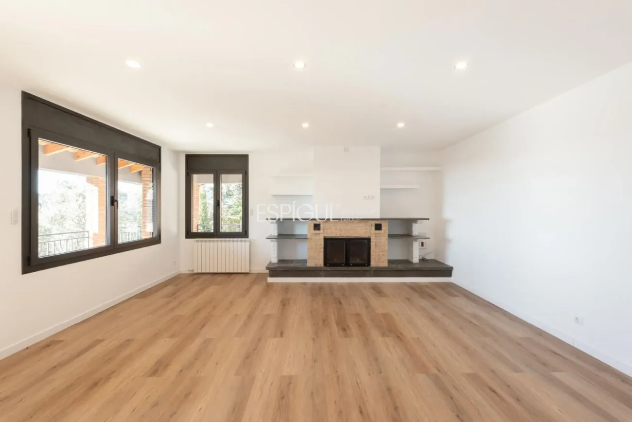 Casa en venta con vistas panorámicas en Cavall Bernat, Matadepera