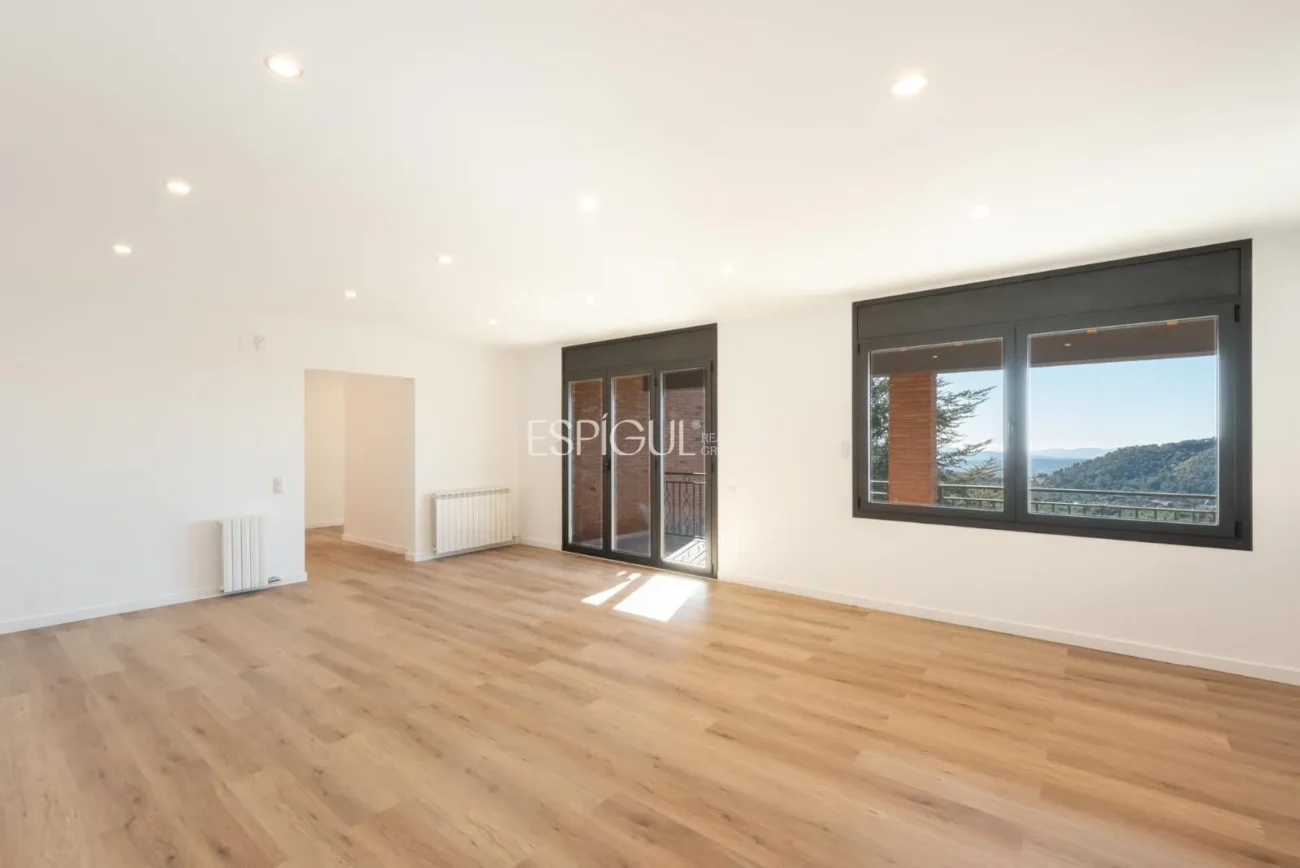 Casa en venta con vistas panorámicas en Cavall Bernat, Matadepera