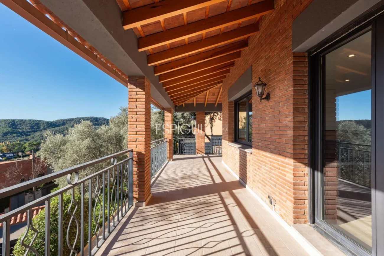 Casa en venta con vistas panorámicas en Cavall Bernat, Matadepera