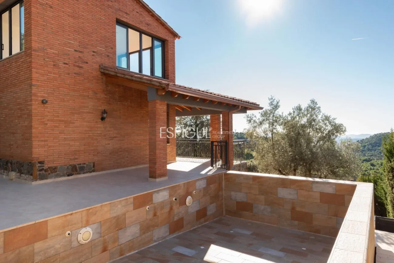 Casa en venta con vistas panorámicas en Cavall Bernat, Matadepera