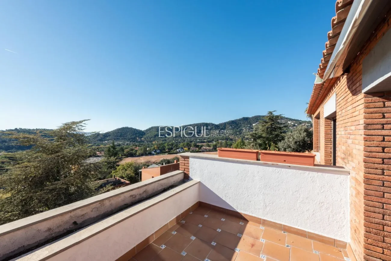 Casa en venta con vistas panorámicas en Cavall Bernat, Matadepera