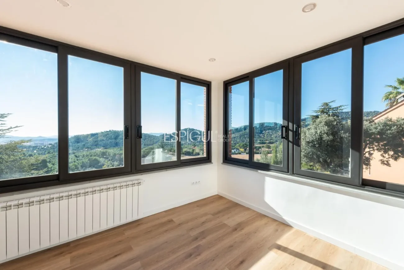 Casa en venta con vistas panorámicas en Cavall Bernat, Matadepera