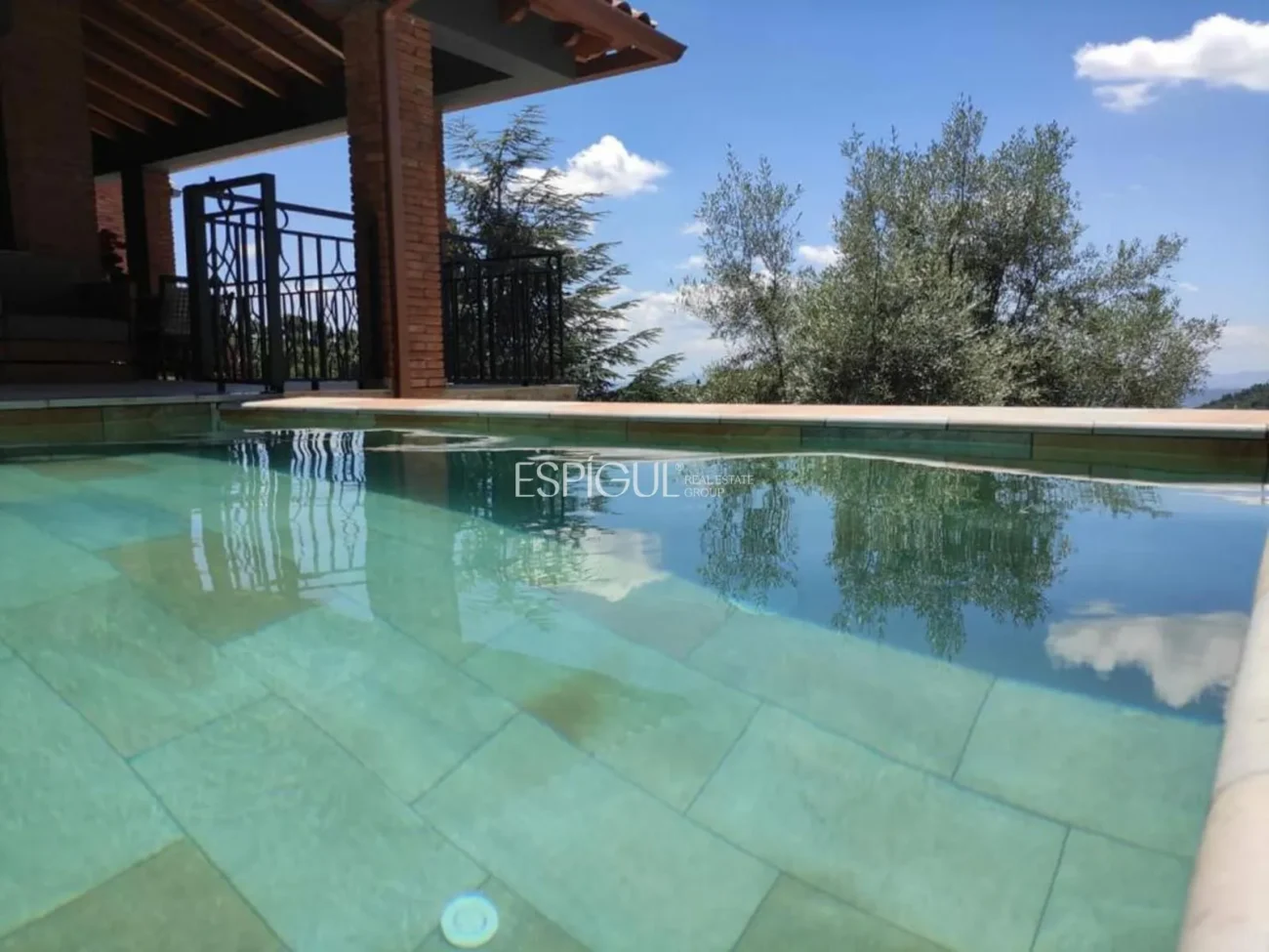 Casa en venta con vistas panorámicas en Cavall Bernat, Matadepera