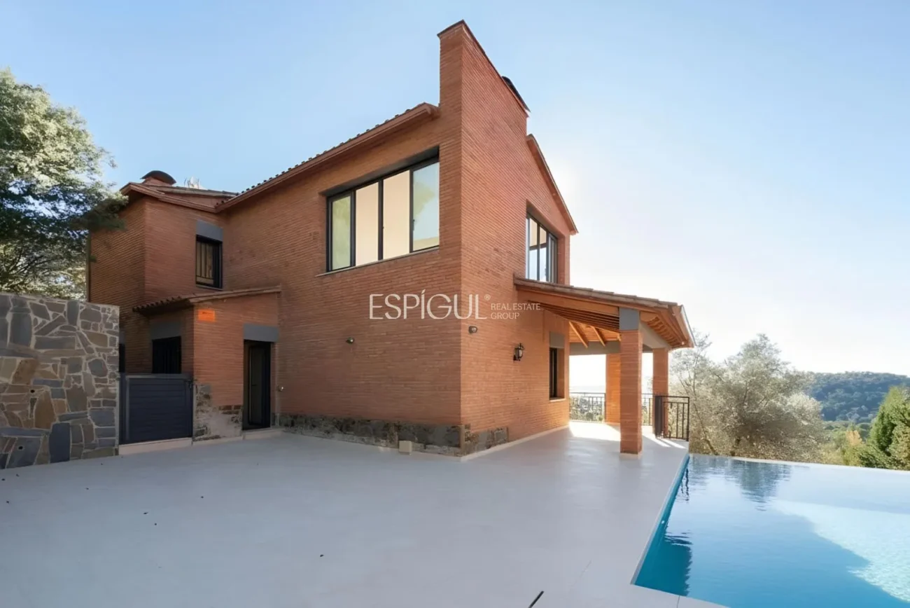 Casa en venta con vistas panorámicas en Cavall Bernat, Matadepera