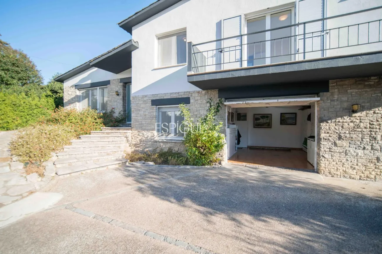 Casa Unifamiliar de 339 m² en Zona Tranquila de Banyoles