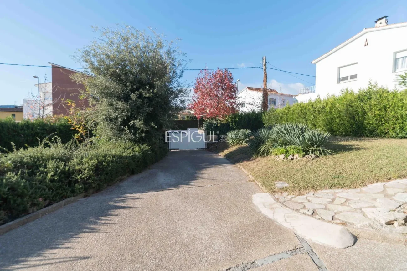 Casa Unifamiliar de 339 m² en Zona Tranquila de Banyoles