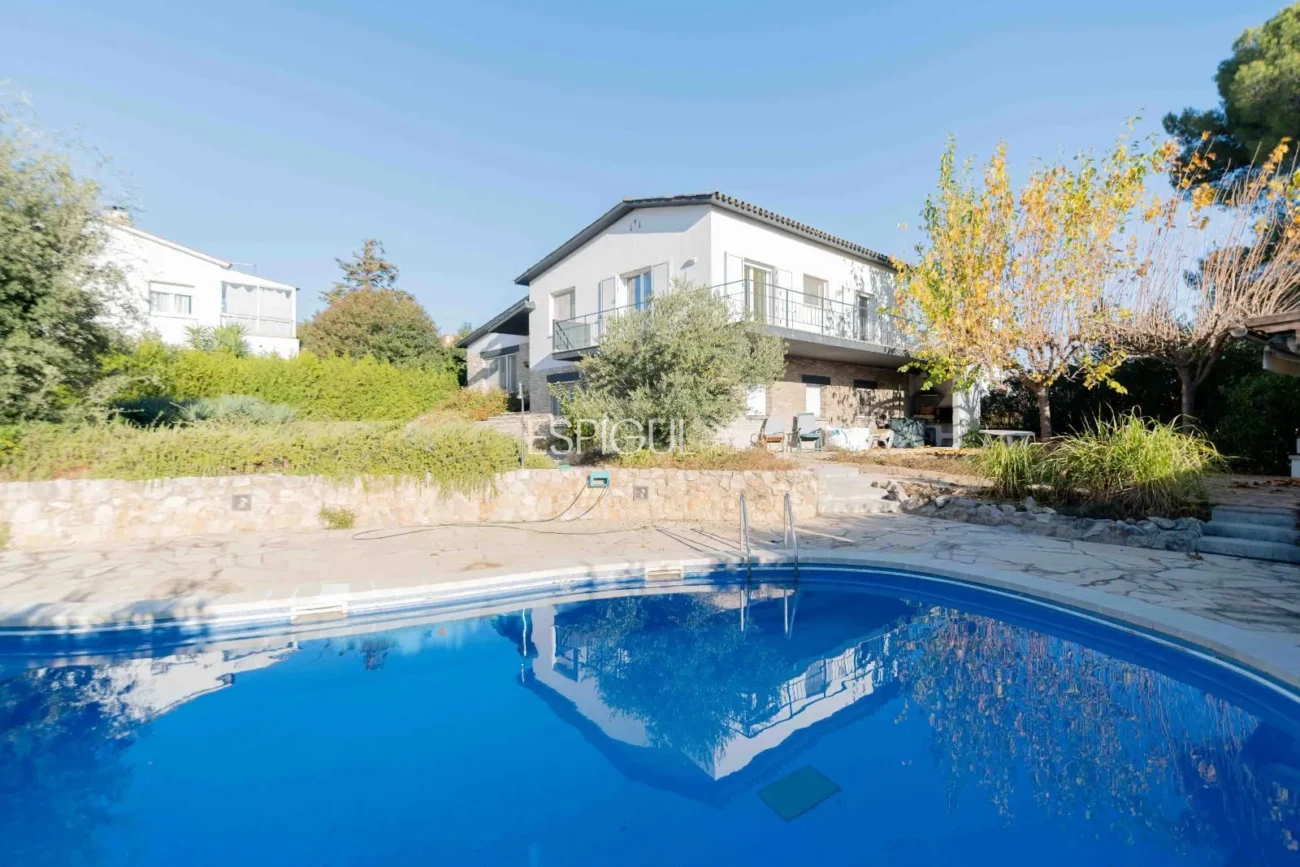 Casa Unifamiliar de 339 m² en Zona Tranquila de Banyoles