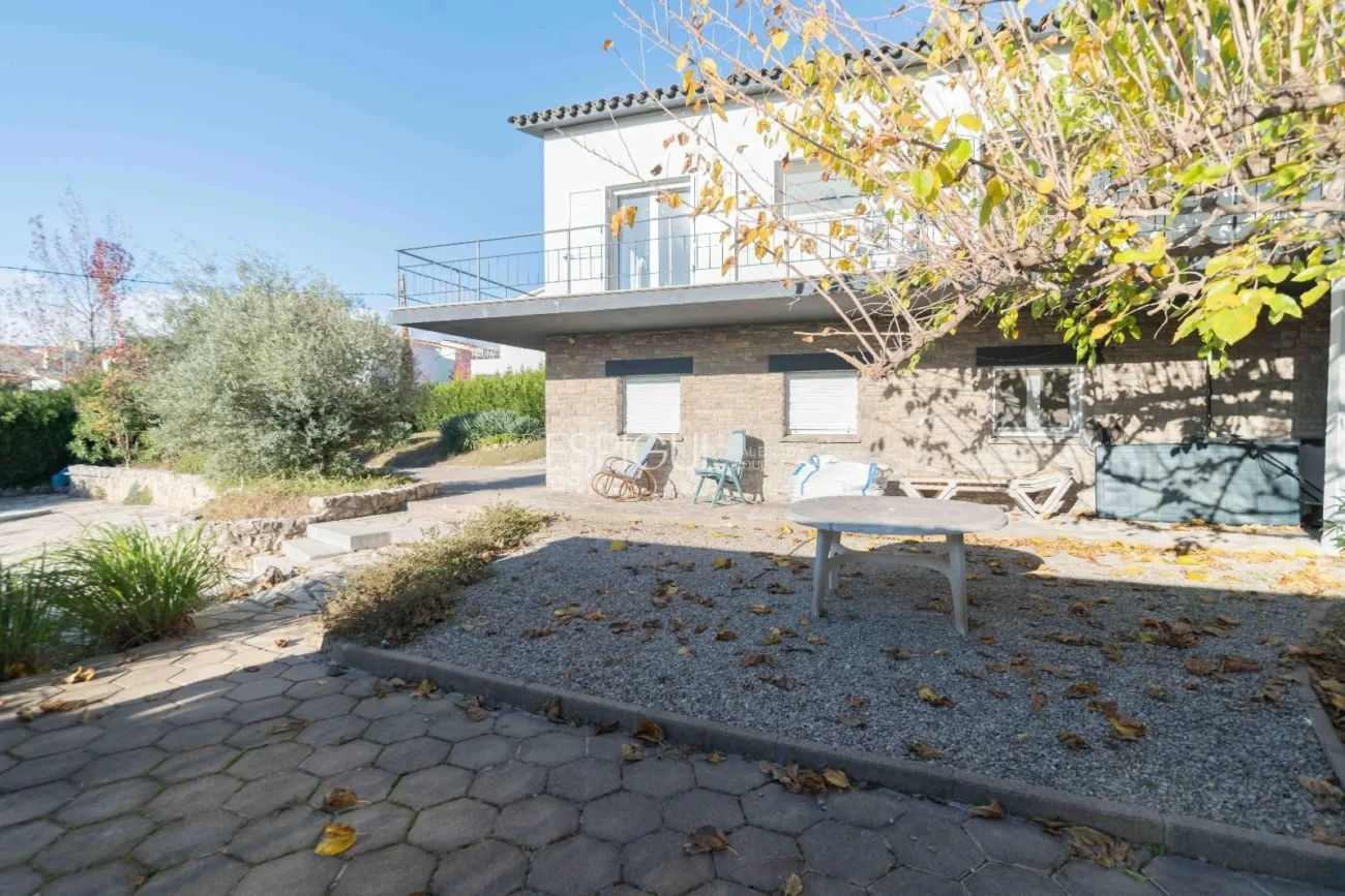 Casa Unifamiliar de 339 m² en Zona Tranquila de Banyoles