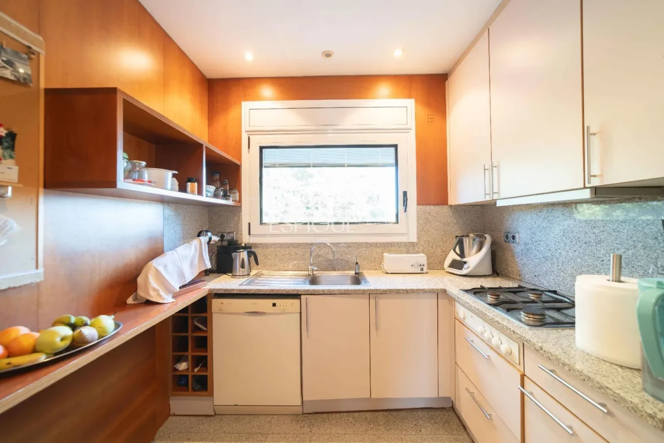 Casa Unifamiliar de 339 m² en Zona Tranquila de Banyoles