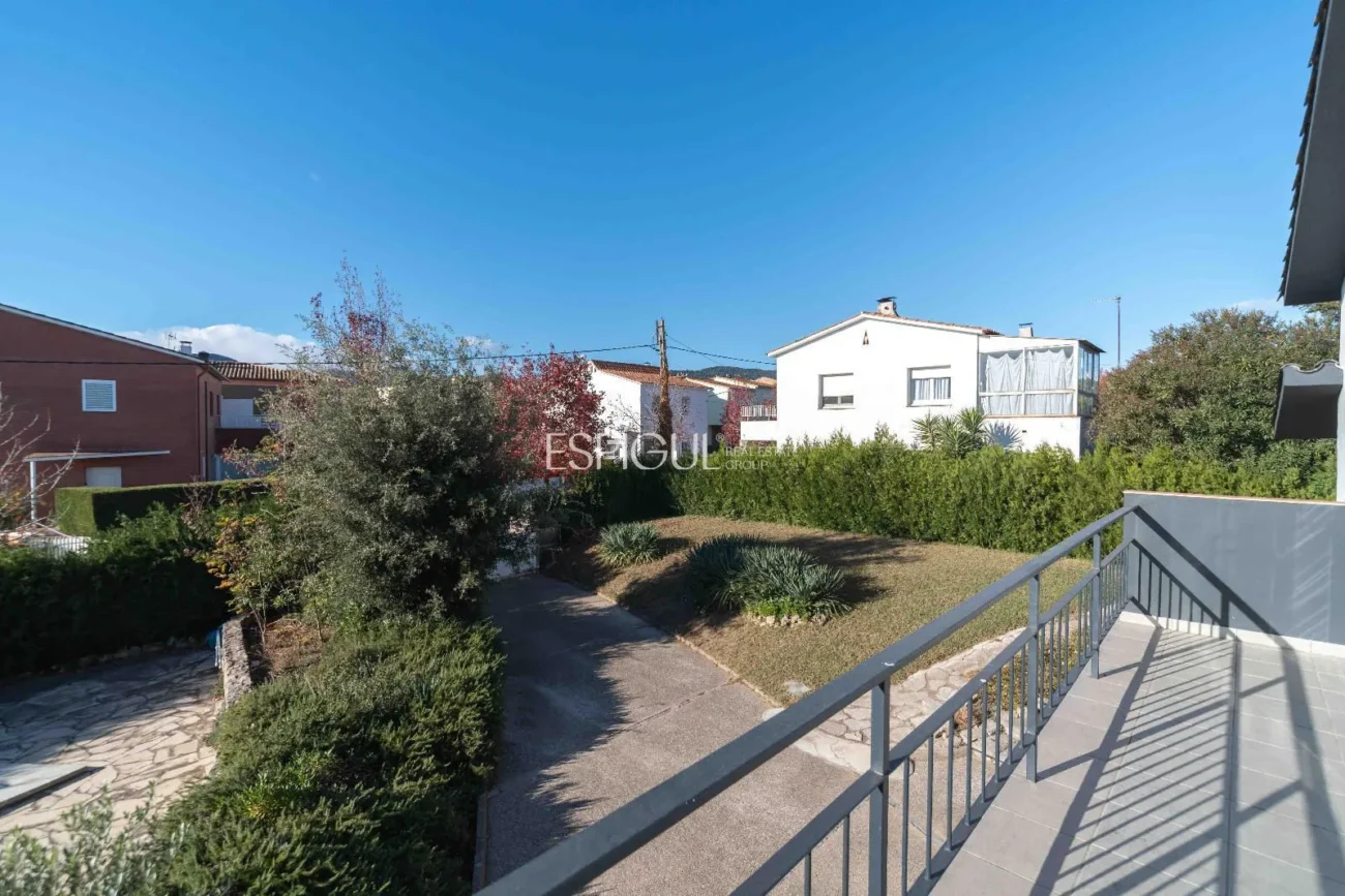 Casa Unifamiliar de 339 m² en Zona Tranquila de Banyoles