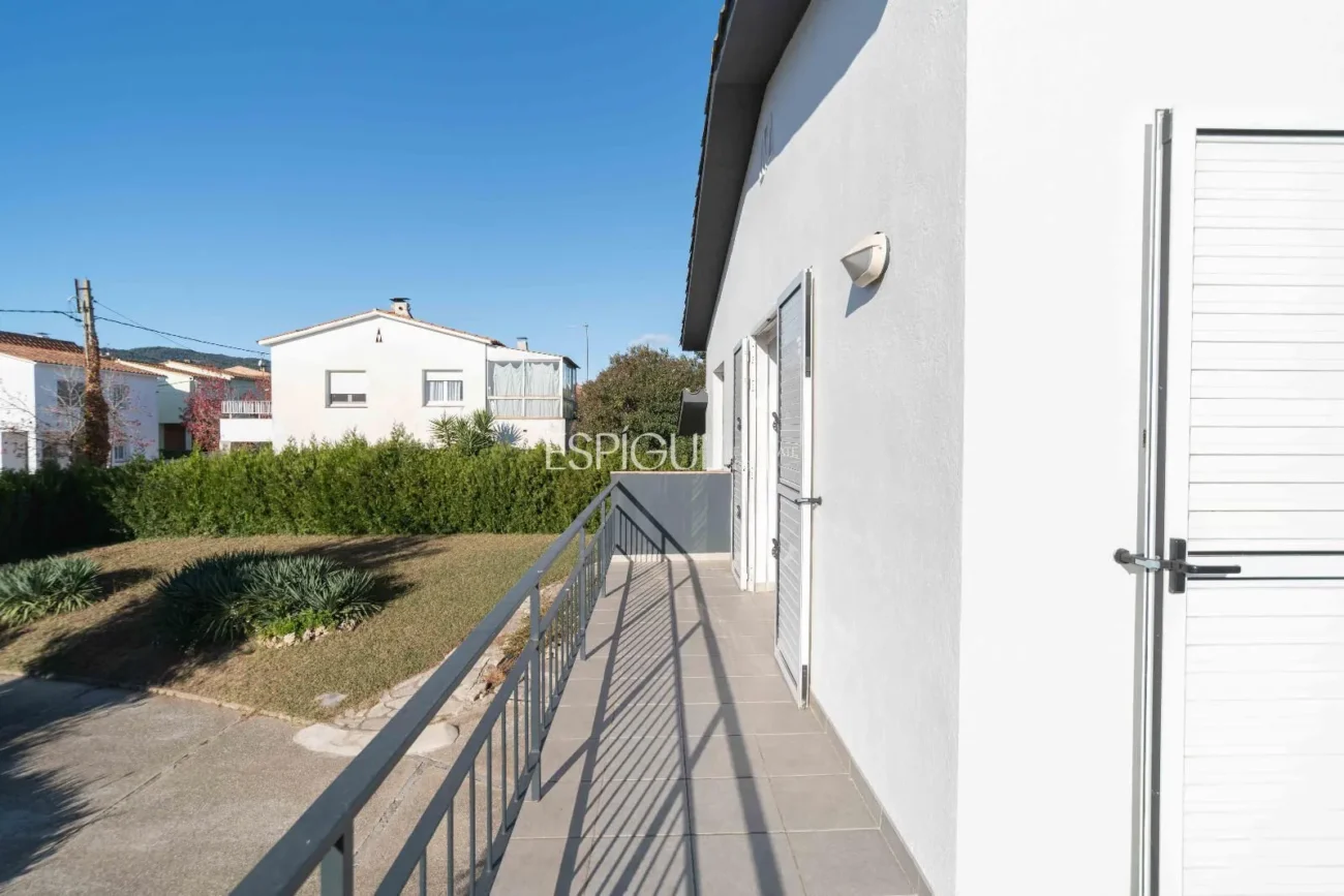 Casa Unifamiliar de 339 m² en Zona Tranquila de Banyoles