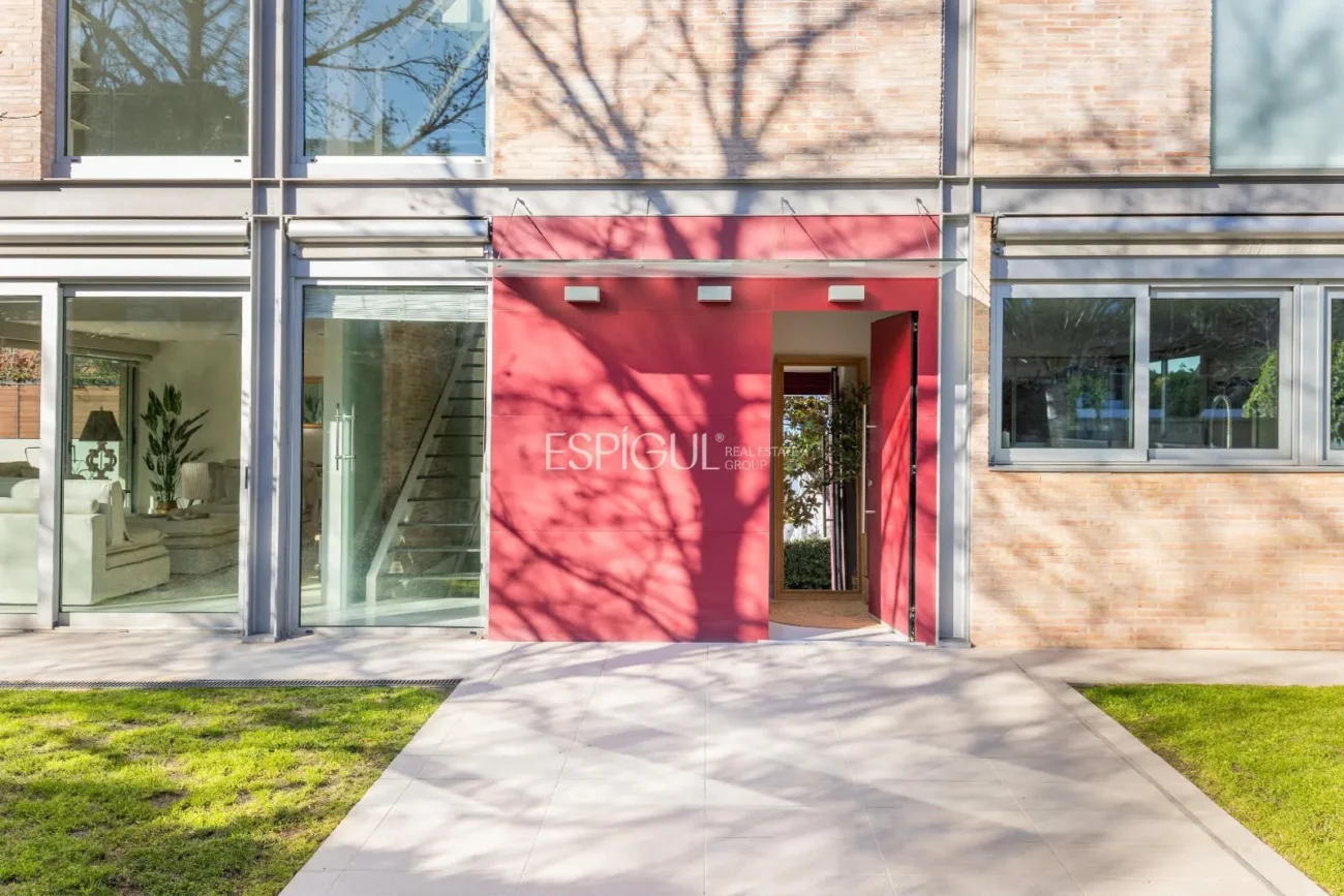 Villa for Sale in Arxiu, Sant Cugat Del Vallés