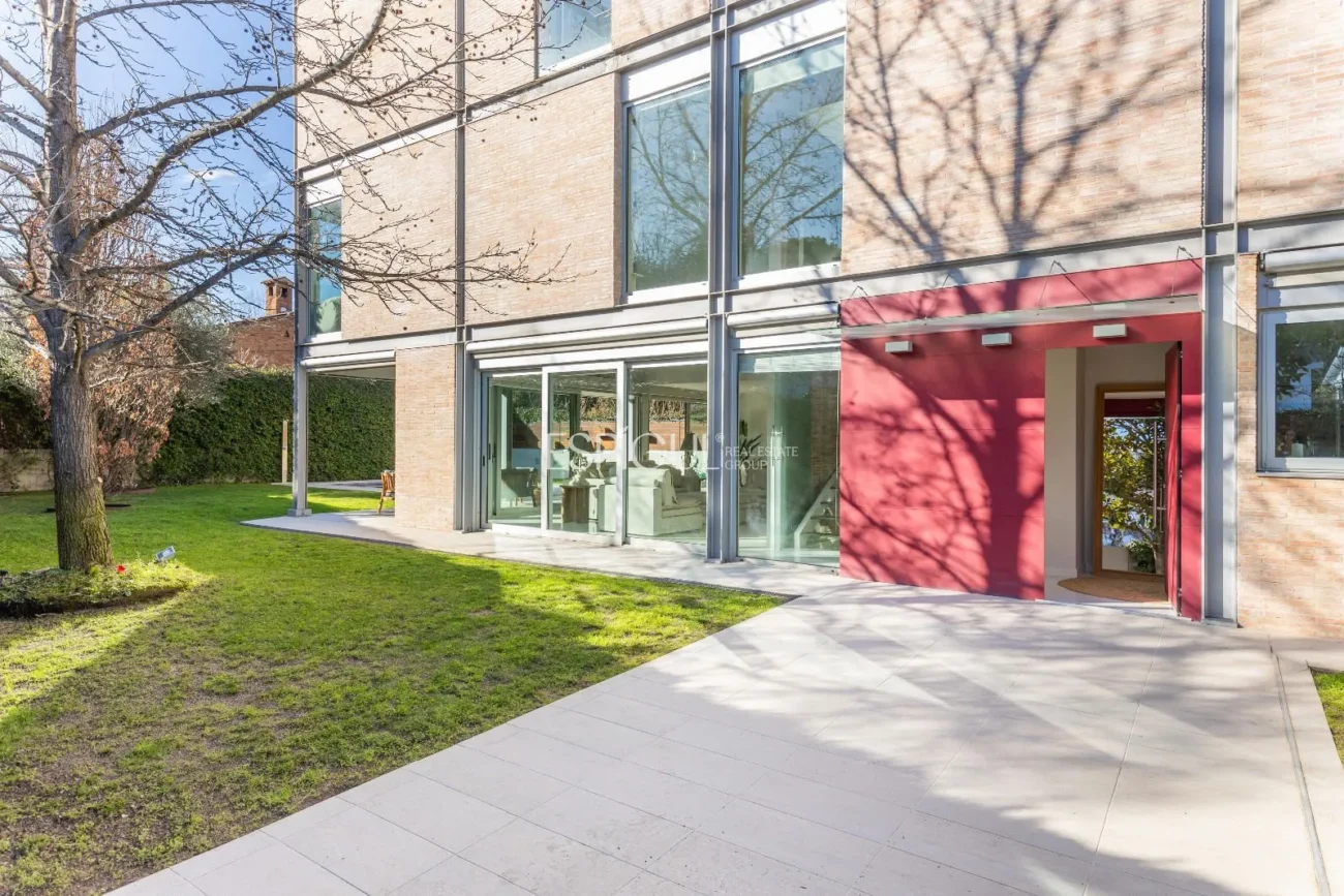 Villa for Sale in Arxiu, Sant Cugat Del Vallés