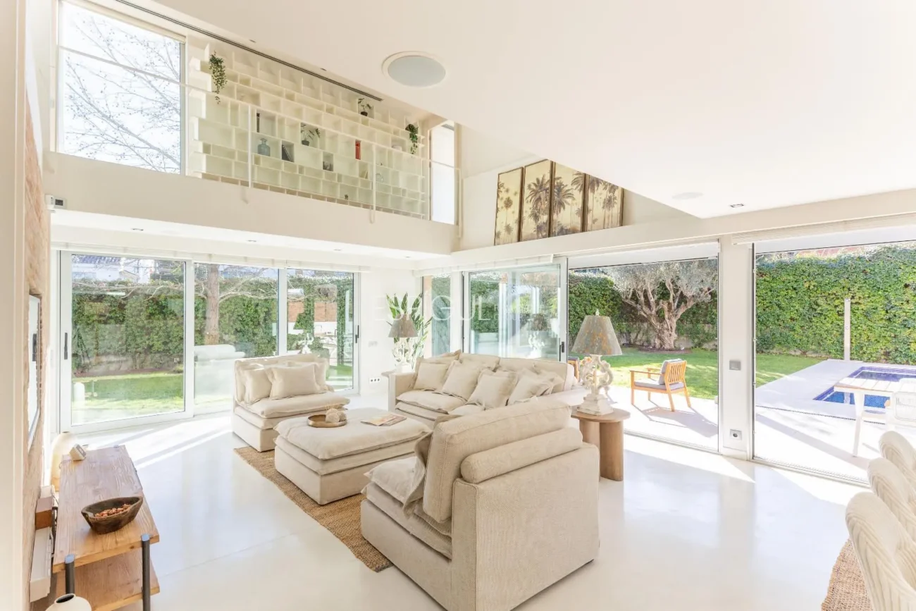 Villa for Sale in Arxiu, Sant Cugat Del Vallés