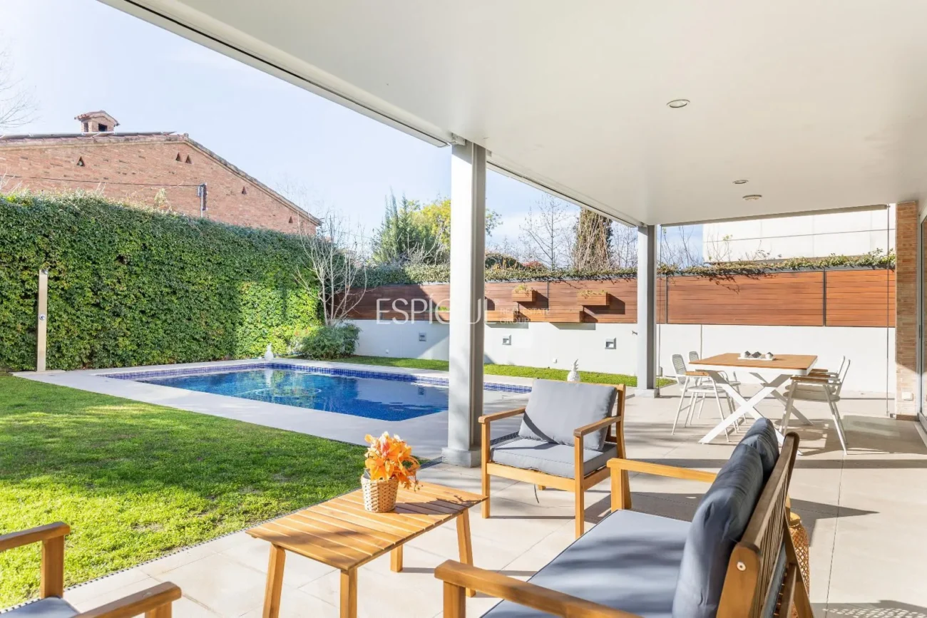 Villa for Sale in Arxiu, Sant Cugat Del Vallés