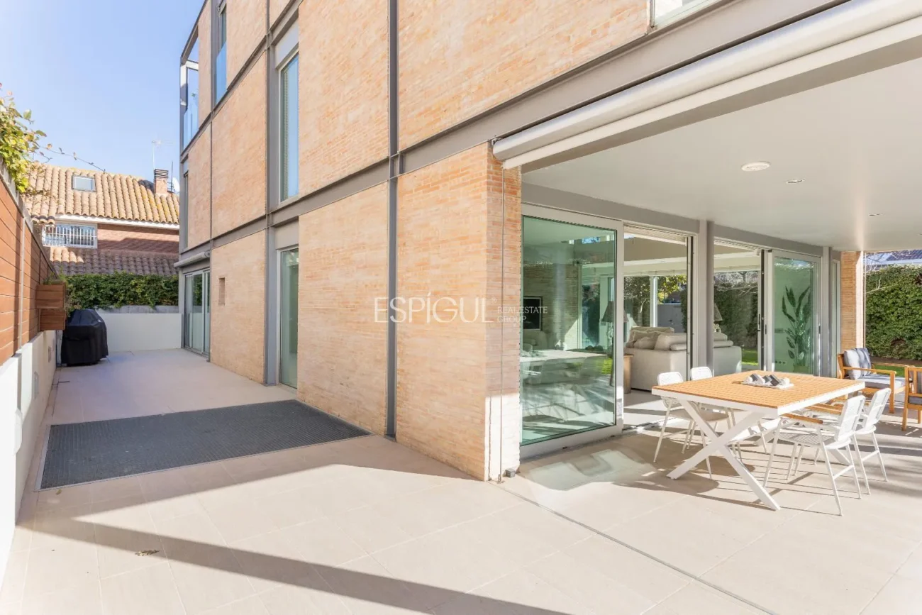 Villa for Sale in Arxiu, Sant Cugat Del Vallés