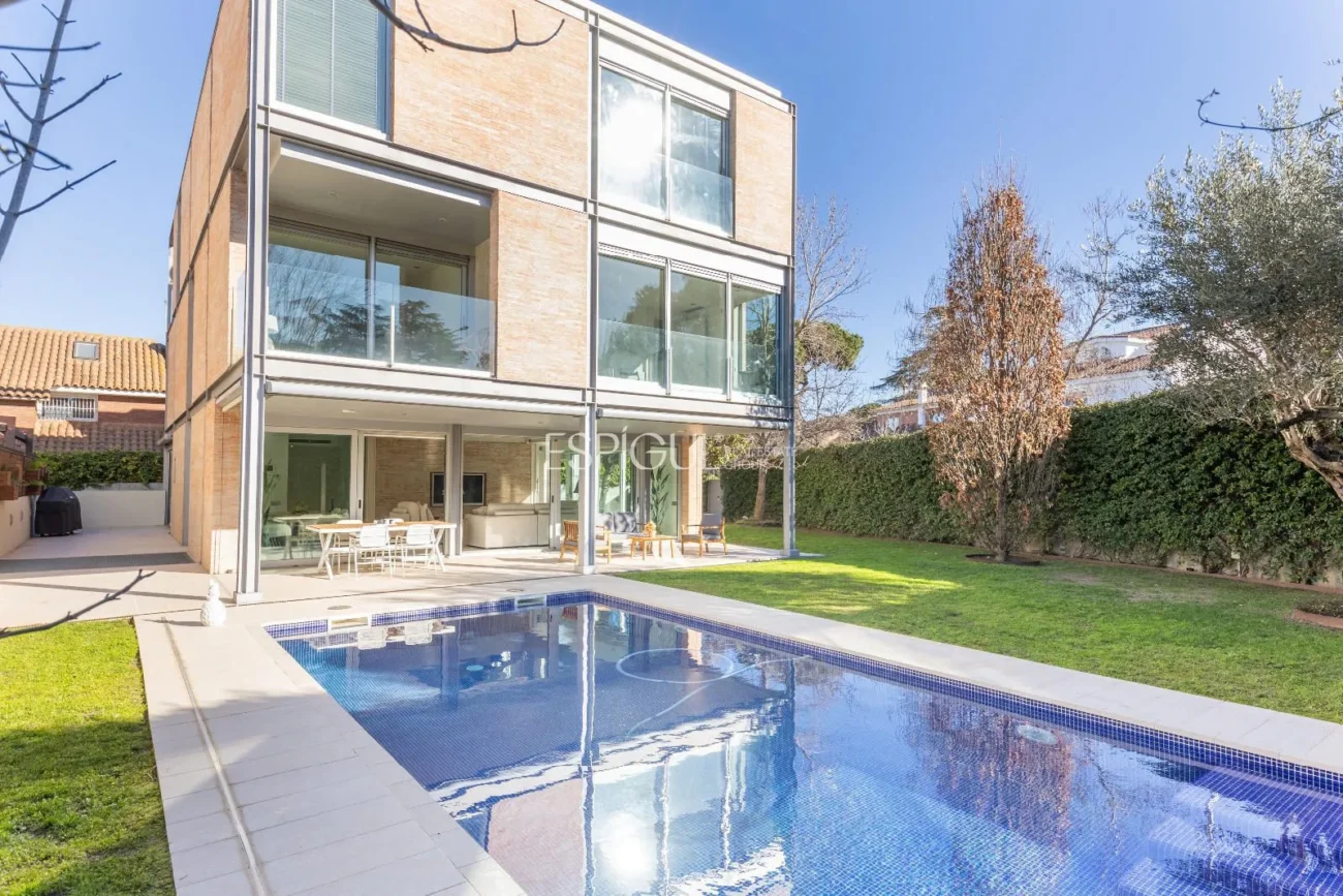 Villa for Sale in Arxiu, Sant Cugat Del Vallés