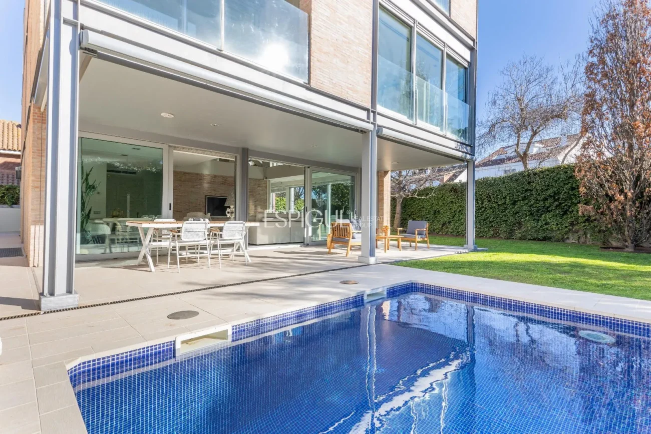 Villa for Sale in Arxiu, Sant Cugat Del Vallés