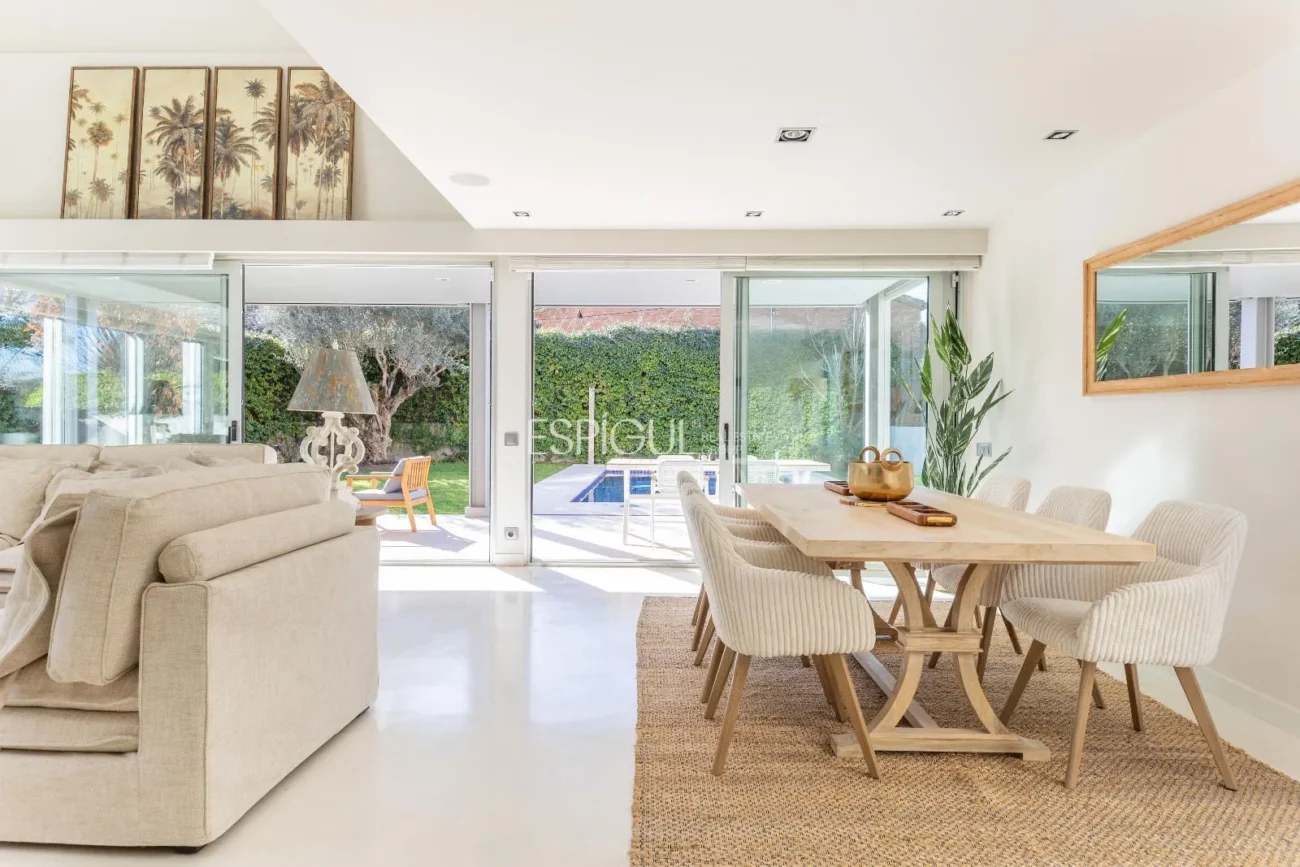 Villa for Sale in Arxiu, Sant Cugat Del Vallés