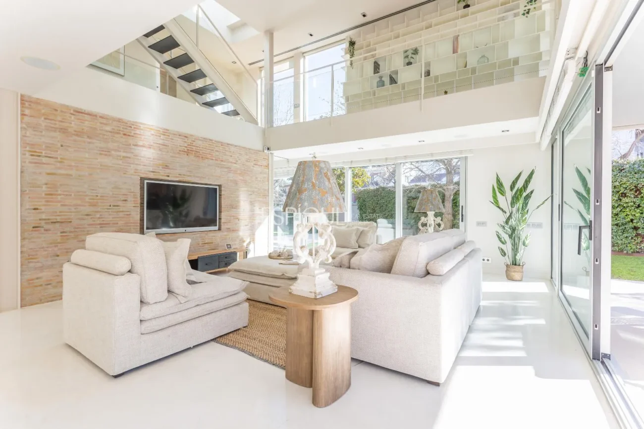 Villa for Sale in Arxiu, Sant Cugat Del Vallés