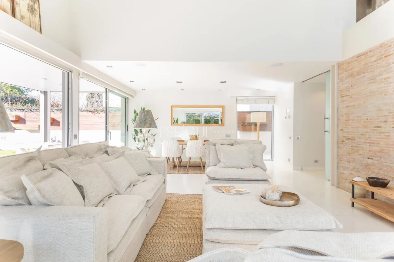Villa for Sale in Arxiu, Sant Cugat Del Vallés