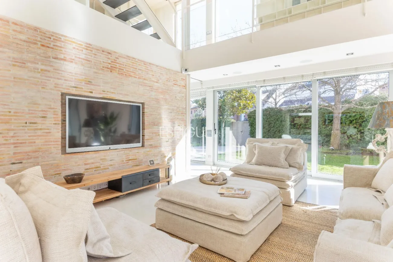 Villa for Sale in Arxiu, Sant Cugat Del Vallés