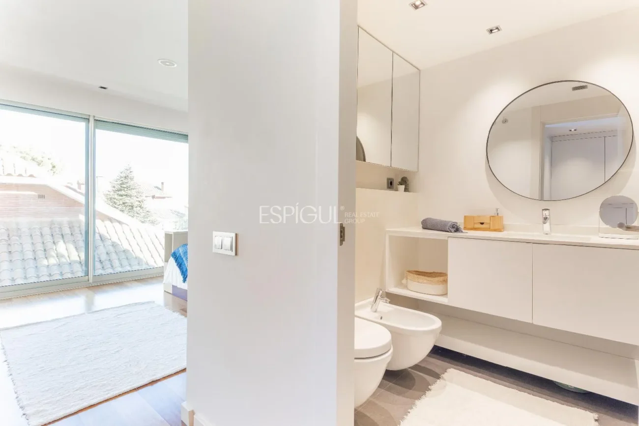 Villa for Sale in Arxiu, Sant Cugat Del Vallés