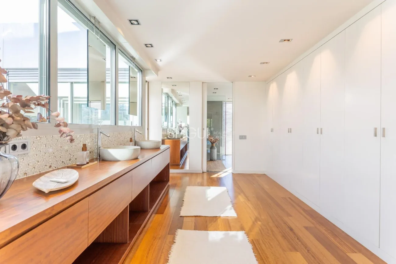 Villa for Sale in Arxiu, Sant Cugat Del Vallés