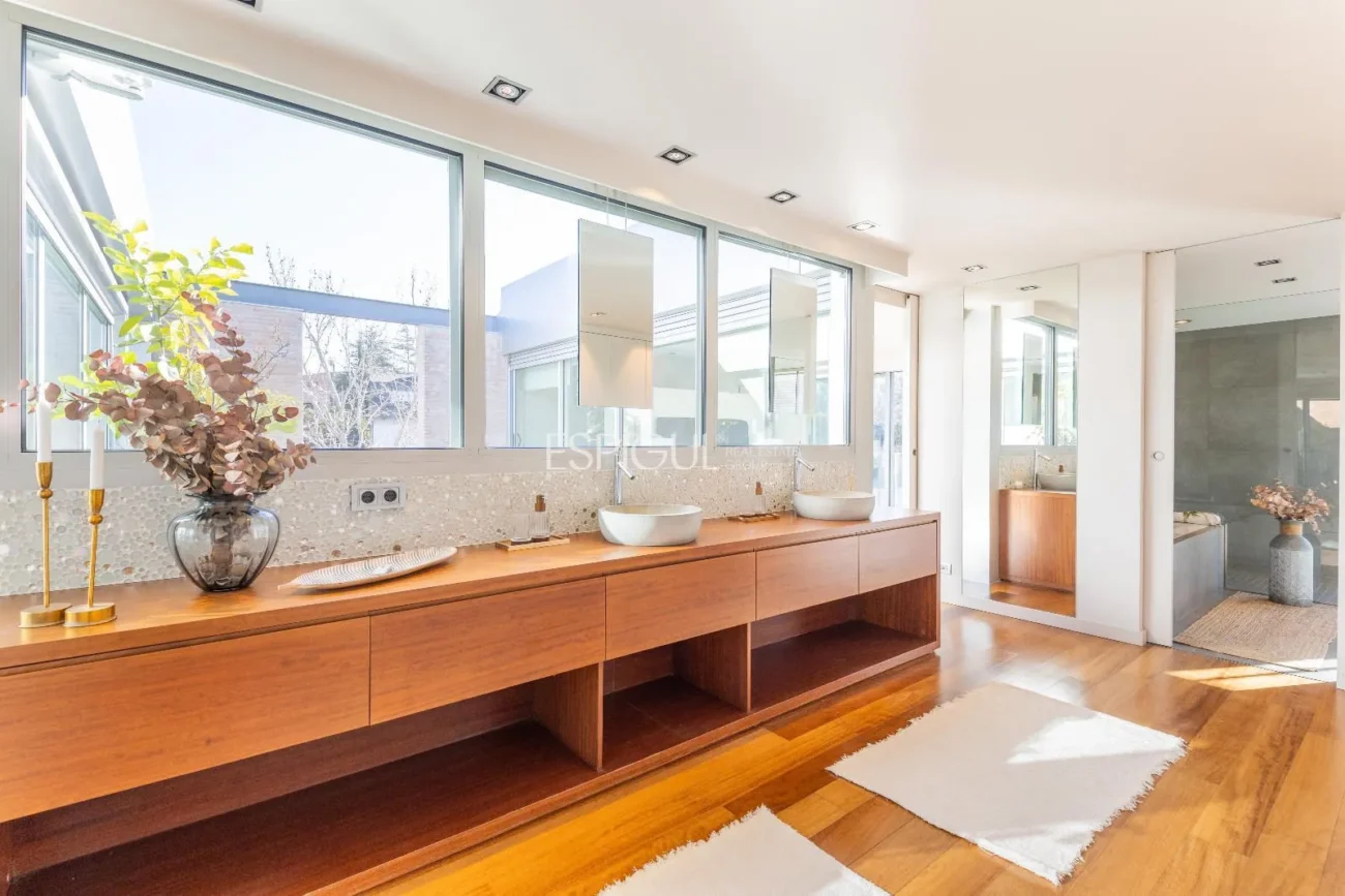 Villa for Sale in Arxiu, Sant Cugat Del Vallés