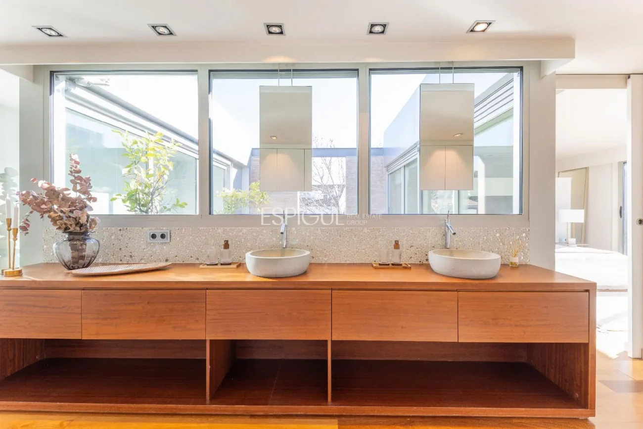 Villa for Sale in Arxiu, Sant Cugat Del Vallés